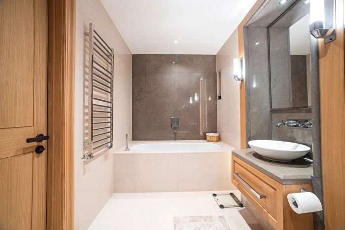 2 Bedroom Flat To Rent In Abell House, John Islip Street, SW1P