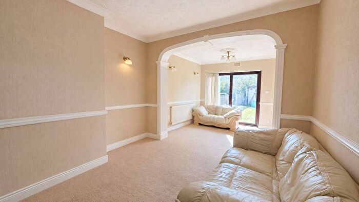 5 Bedroom Terraced House To Rent In Arandora Crescent, Romford, RM6