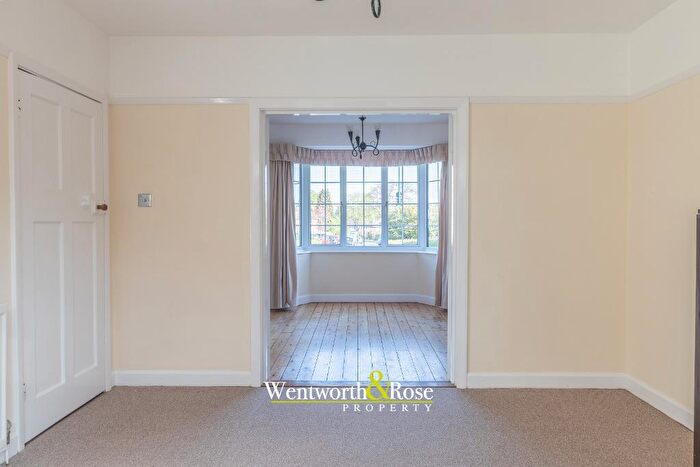 4 Bedroom Semi Detached House To Rent In Iris Close, Selly Oak, Birmingham, B29