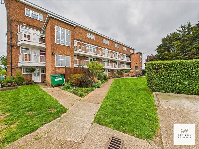 1 Bedroom Flat For Sale In Finches Close, Corringham, Essex, SS17