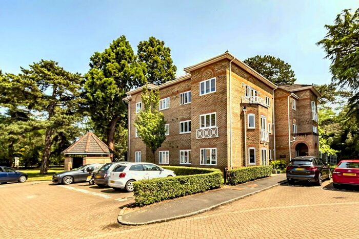 2 Bedroom Flat To Rent In Trematon Place, Teddington, TW11
