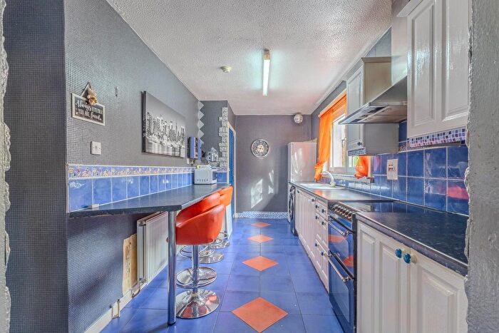 3 Bedroom End Of Terrace House For Sale In Glenburn Avenue, Moodiesburn, G69