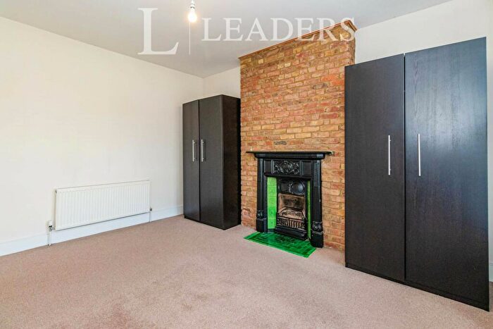 1 Bedroom Flat To Rent In Melrose Avenue, Mitcham, CR4