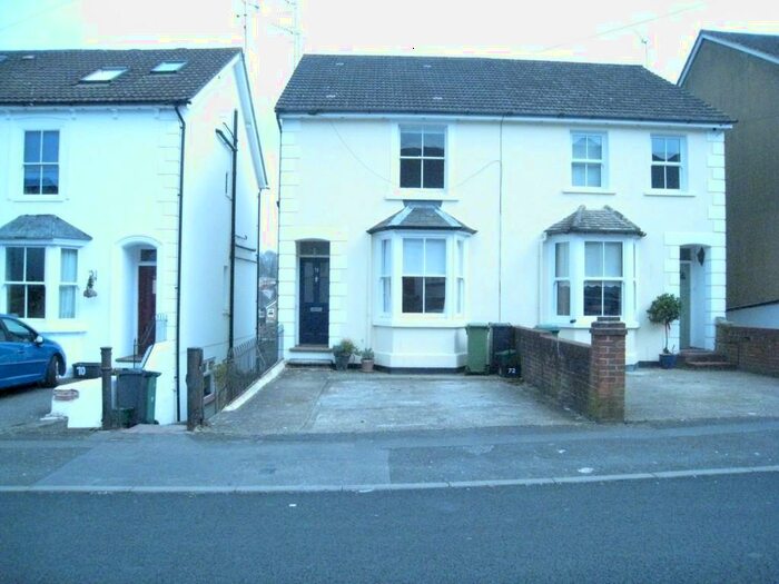 1 Bedroom Apartment To Rent In Earlsbrook Road, Redhill, RH1