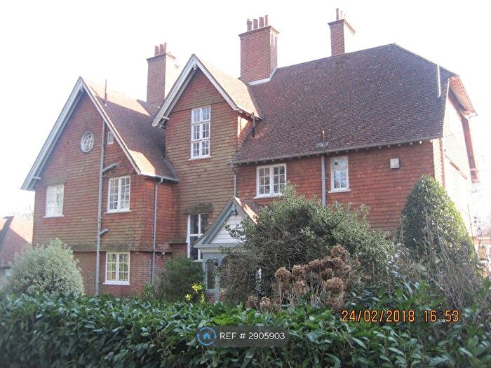 2 Bedroom Flat To Rent In Old Lane, Mayfield, TN20