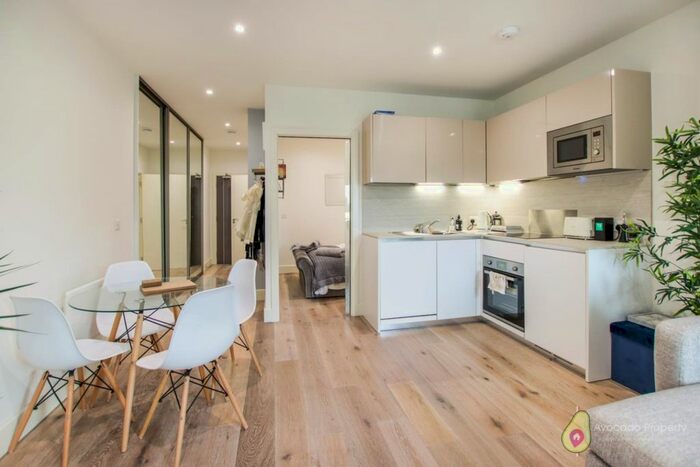 1 Bedroom Flat To Rent In Mondial Way, Harlington, Hayes, Greater London, UB3