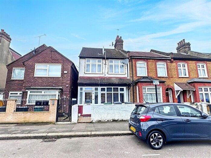 4 Bedroom House To Rent In Kitchener Road, Walthamstow, E17