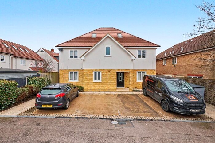 2 Bedroom Apartment For Sale In Wilson Avenue, Rochester, Kent, ME1