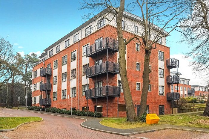 2 Bedroom Flat For Sale In Wallis Square, Farnborough, Hampshire, GU14