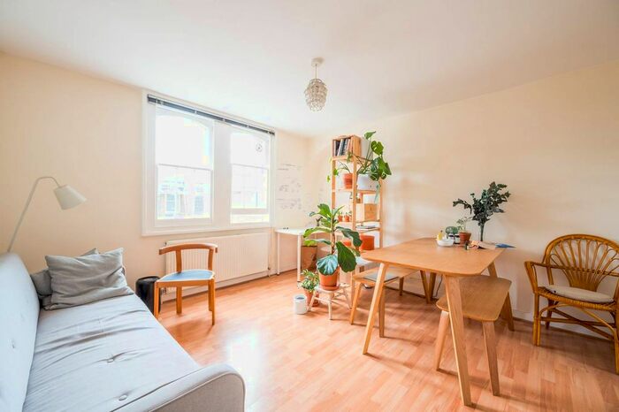 1 Bedroom Flat To Rent In Rawstorne Street, Angel, London, EC1V