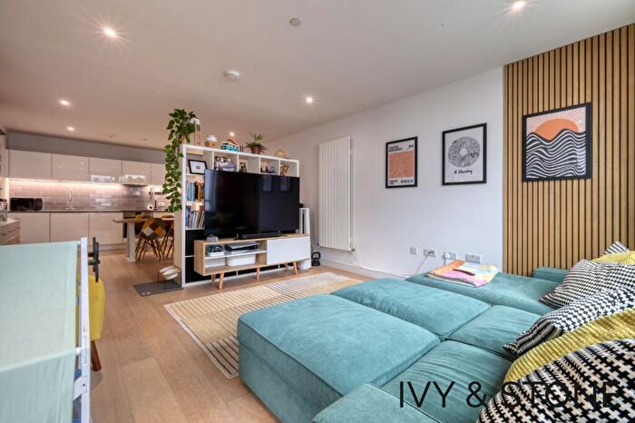 1 Bedroom Apartment For Sale In Starboard Way, London, Greater London, E16