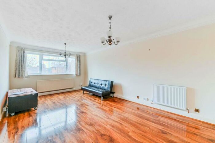 2 Bedroom Flat To Rent In Stanley Park Road, Wallington, SM6