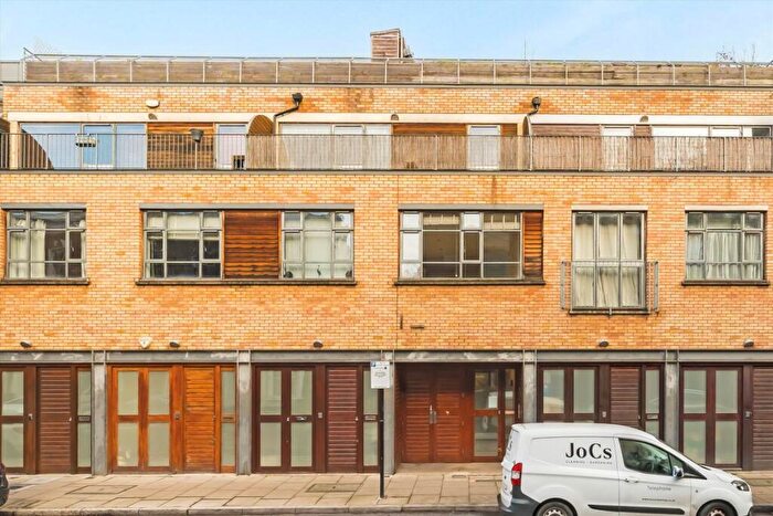 2 Bedroom Flat To Rent In Ellingfort Road, London Fields, E8