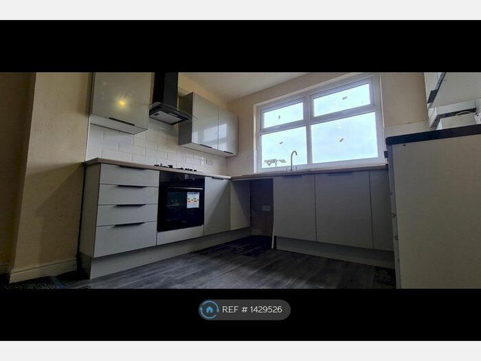 4 Bedroom Terraced House To Rent In Spring Place, Bradford, BD7