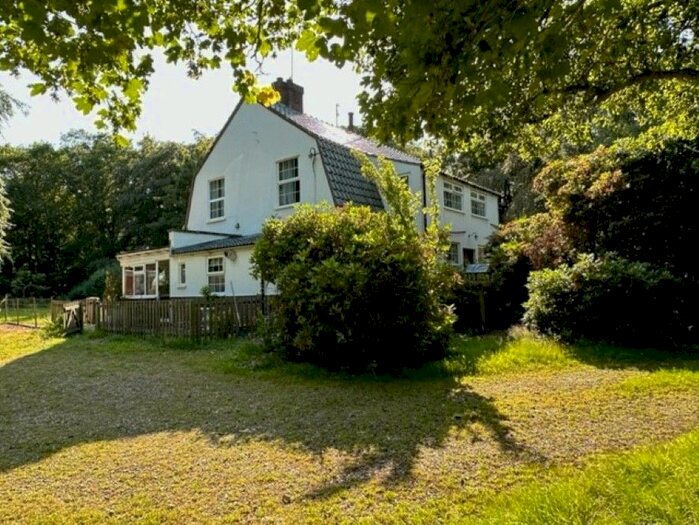 5 Bedroom Bungalow For Sale In Holt Road, Cromer, Norfolk, NR27