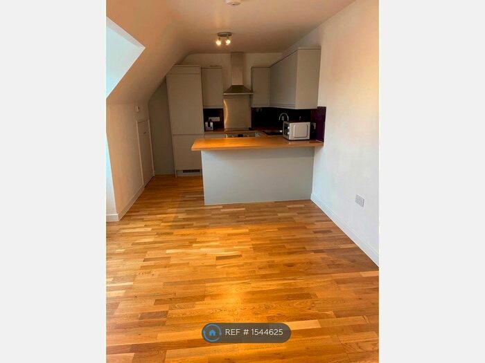 1 Bedroom Flat To Rent In High Street, Banstead, SM7