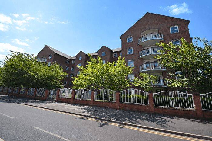 1 Bedroom Flat For Sale In Melrose Apartments, Hathersage Road, Manchester., M13