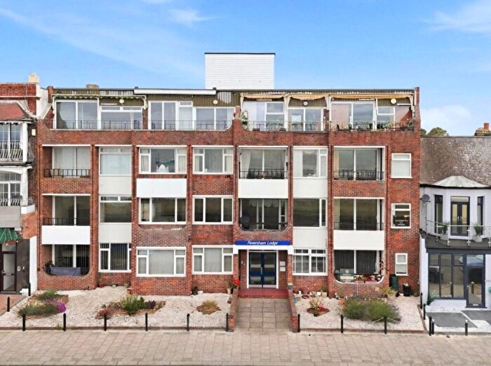 2 Bedroom Apartment For Sale In Eastern Esplanade, Thorpe Bay, Essex, SS1