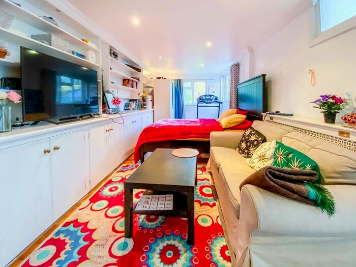 1 Bedroom Flat To Rent In Ewell Road, Tolworth, Surbiton, KT6