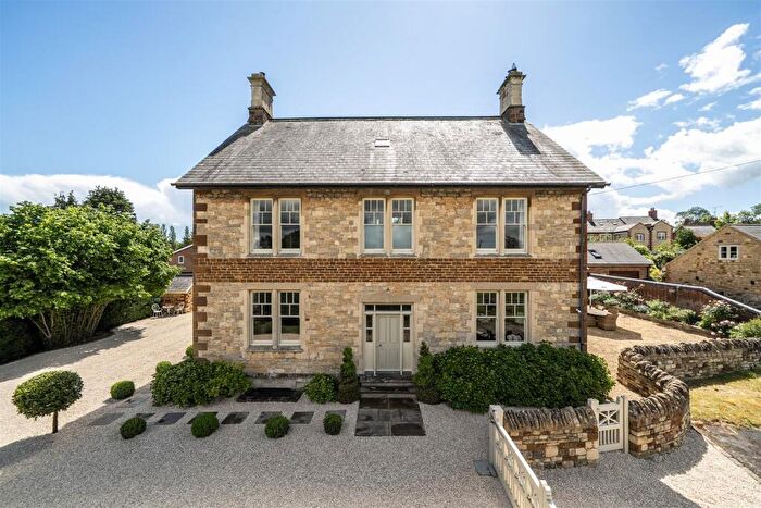 7 Bedroom Detached House For Sale In The Green, Abthorpe, NN12