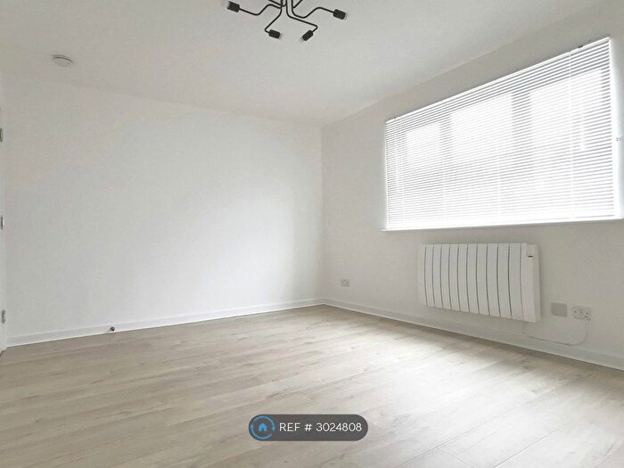 1 Bedroom Flat To Rent In Tullis Street, Glasgow, G40