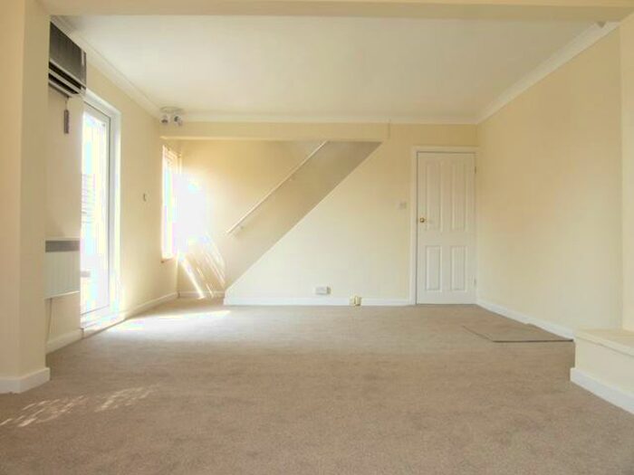 1 Bedroom Flat To Rent In Barrack Rd, Guildford, GU2