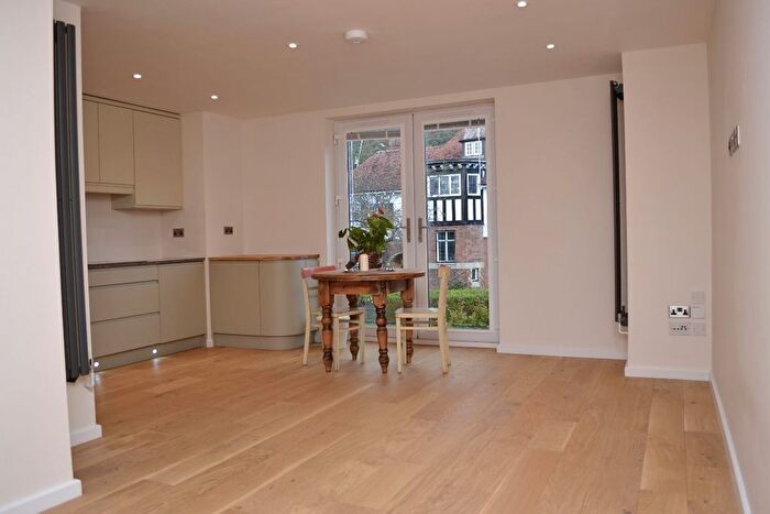 2 Bedroom Flat To Rent In Christ Church Road, Malvern, WR14