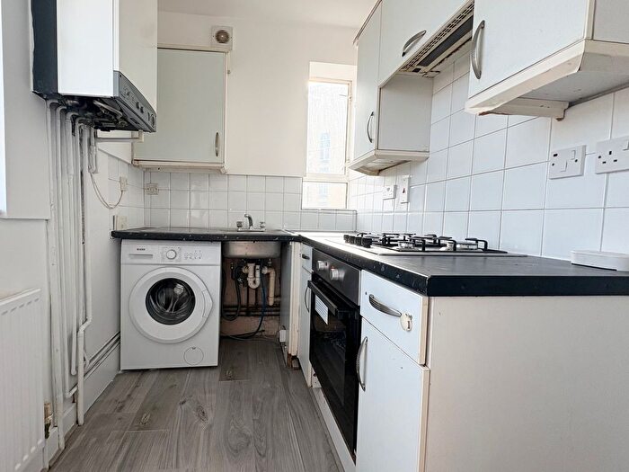 Studio To Rent In Bristol, BS8 - Photo 2