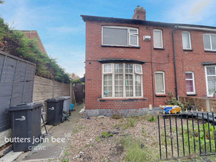 3 Bedroom Semi-Detached House For Sale In Neville Street, Crewe, CW2