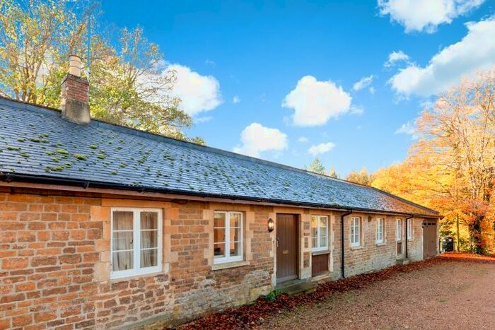 2 Bedroom Barn To Rent In Astrop Park, Kings Sutton, OX17