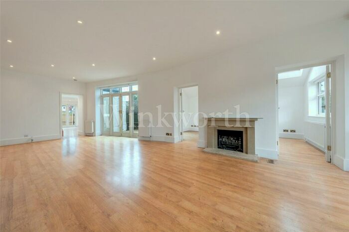 4 Bedroom Semi-Detached House To Rent In Gresham Gardens, London, NW11
