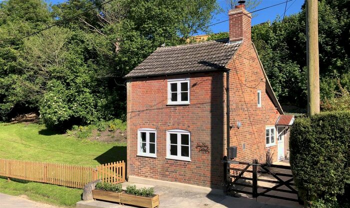 1 Bedroom Detached House For Sale In The Bottom, Urchfont, SN10