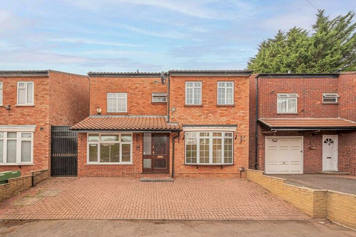 5 Bedroom Property To Rent In Water Brook Lane, Hendon, London, NW4