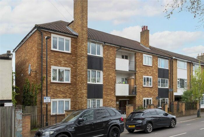 2 Bedroom Flat To Rent In West Avenue Road, Walthamstow, London, E17