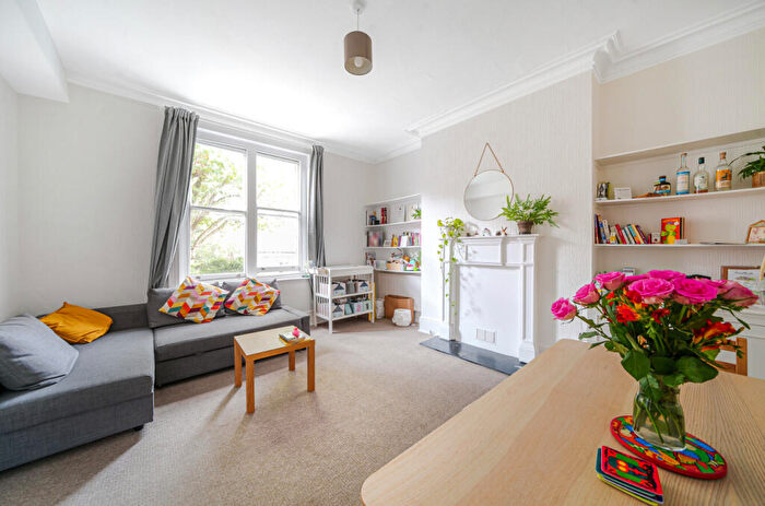 1 Bedroom Apartment To Rent In Hemstal Road, West Hampstead, London, NW6