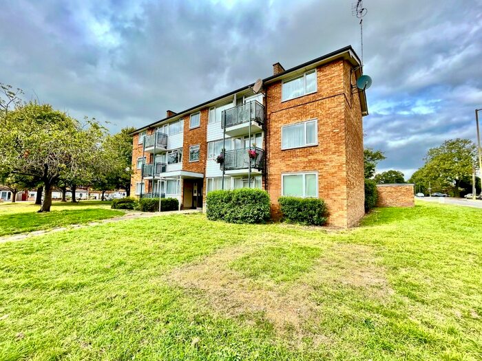 3 Bedroom Flat To Rent In Adeyfield Road, Hemel Hempstead, Hertfordshire, HP2