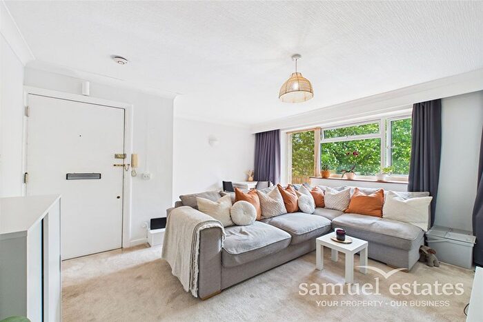 1 Bedroom Flat To Rent In Clinton House, Lovelace Gardens, Surbiton, KT6