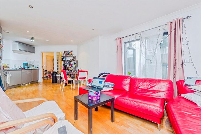 1 Bedroom Apartment For Sale In Caroline Street, Cardiff, CF10