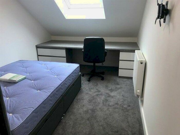 1 Bedroom House To Rent In Unit, Taj House, - Cowley Road, OX4