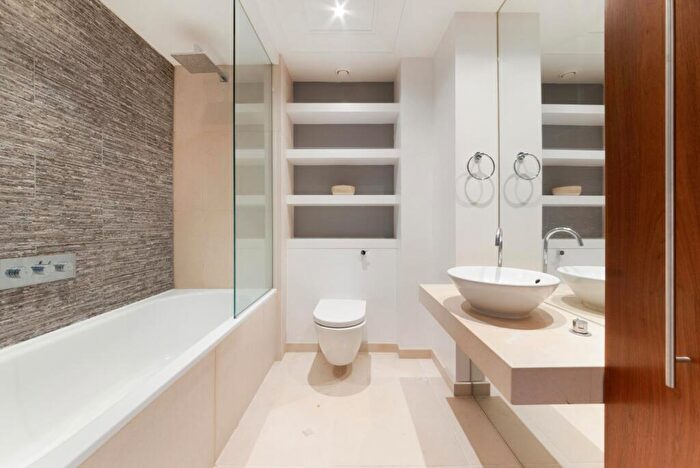 2 Bedroom Apartment To Rent In New Providence Wharf, Fairmont Avenue, London, E14