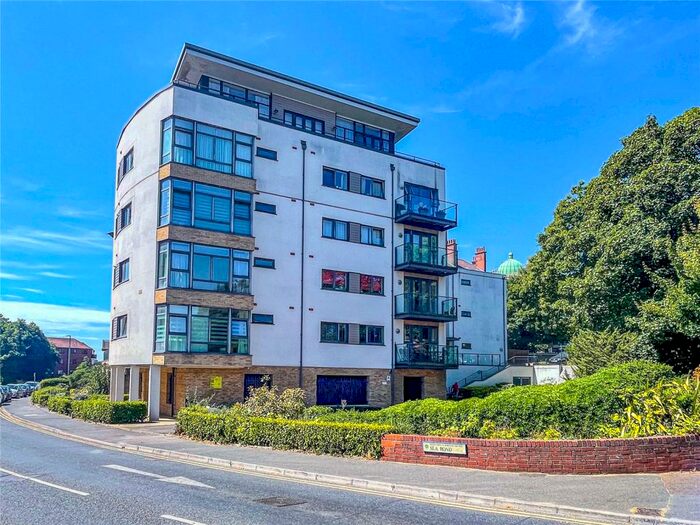 Houses for sale & to rent in BH5 1AW, Spa Road, West