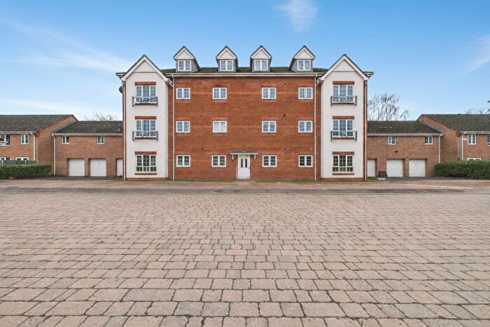 2 Bedroom Flat For Sale In Squirrel Court, Aldershot, Hampshire, GU12