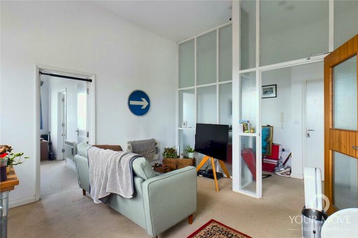 2 Bedroom Flat To Rent In Green Lane, Kettering, NN16