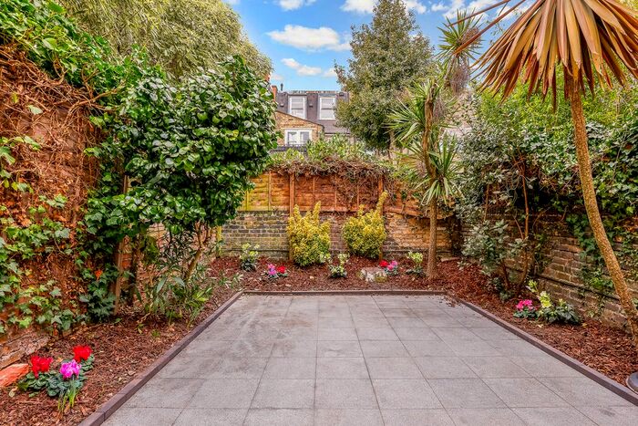 2 Bedroom Flat To Rent In Broomhouse Road, Parsons Green, London, SW6