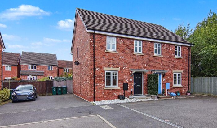 3 Bedroom Semi Detached House For Sale In Baychester Road, Coventry, CV4