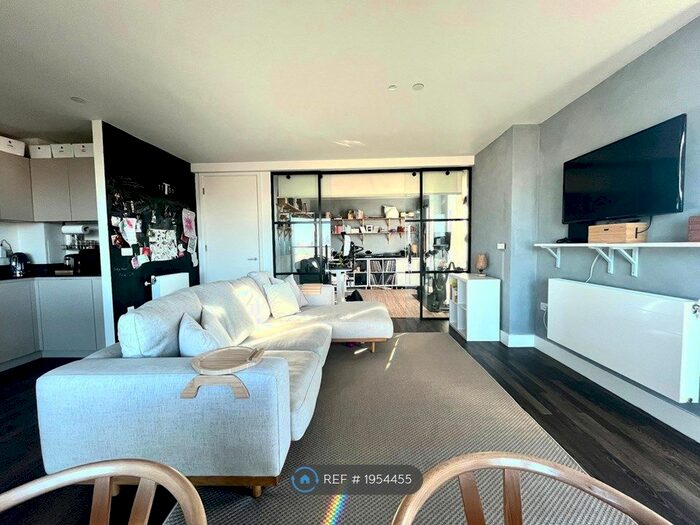 2 Bedroom Flat To Rent In Moulding Lane, London, SE14