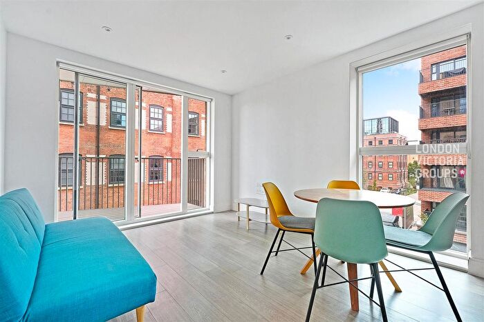 1 Bedroom Flat For Sale In Darjeeling House, Memorial Avenue, Slough, SL1