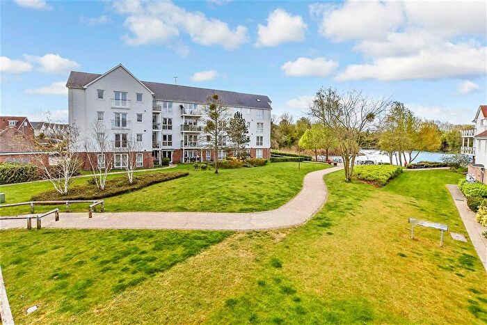 2 Bedroom Flat For Sale In Walters Close, Snodland, Kent, ME6
