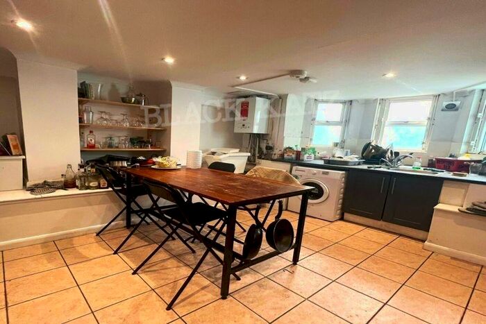 6 Bedroom Flat To Rent In Brecknock Road, N19