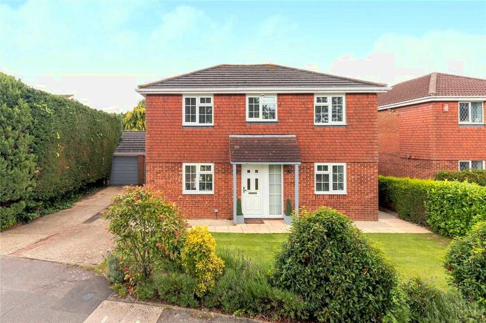4 Bedroom Detached House To Rent In The Fairway, Maidenhead, Berkshire, SL6
